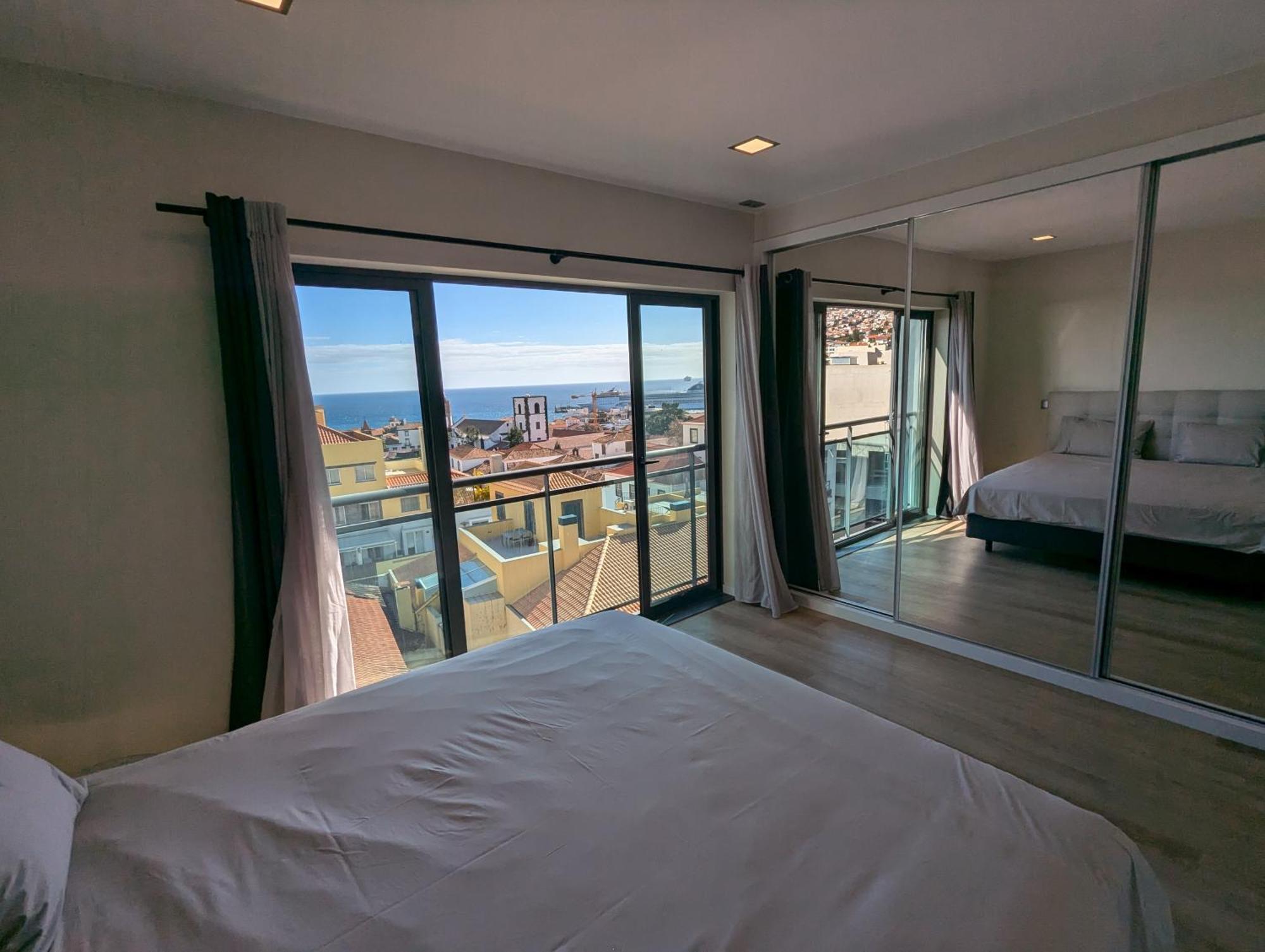 Apartment Top-floor One-bedroom Flats - Peaceful With Ocean And Views