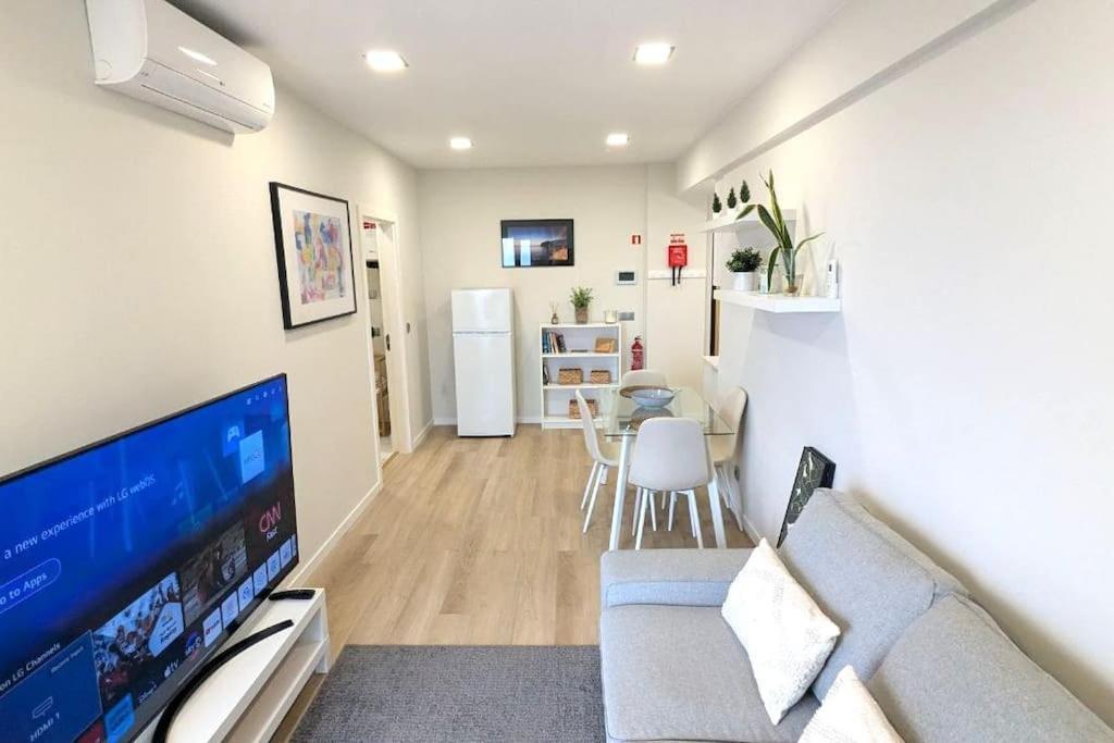 Top-floor One-bedroom Flats - Peaceful With Ocean And Views Appartement